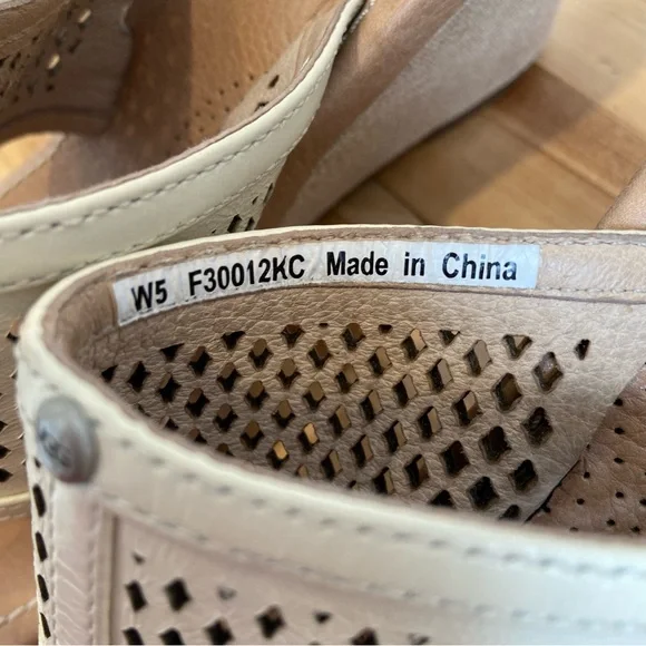 UGG wedge sandals cream tan wedges perfored slip on leather upper rubber sole 5 - Picture 8 of 15